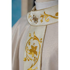 Casulla Oro/color Lurex con Rico Bordado de Rosas