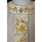 Casulla Oro/color Lurex con Rico Bordado de Rosas