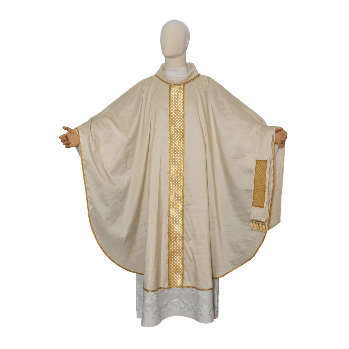 Casulla de mezcla de seda con galón y detalles dorados