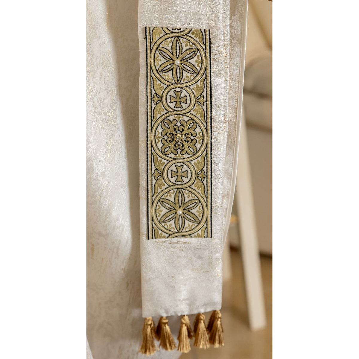 Casulla Solemne Crema y Oro con Piedras y Perlas