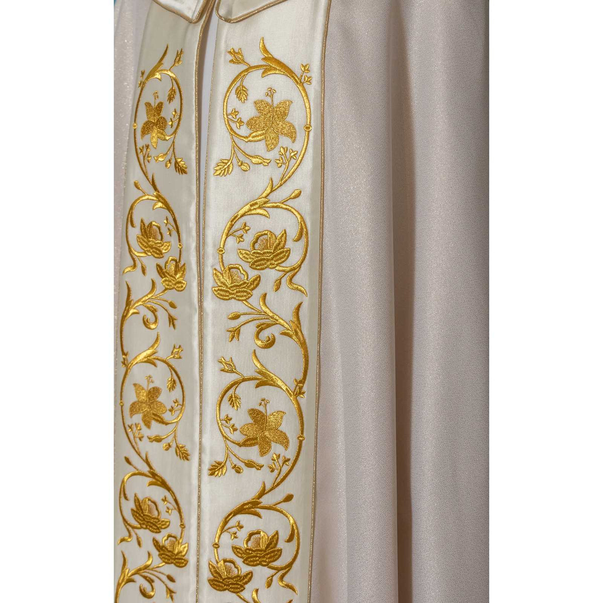 Chape or/couleur Lurex riche broderie avec roses