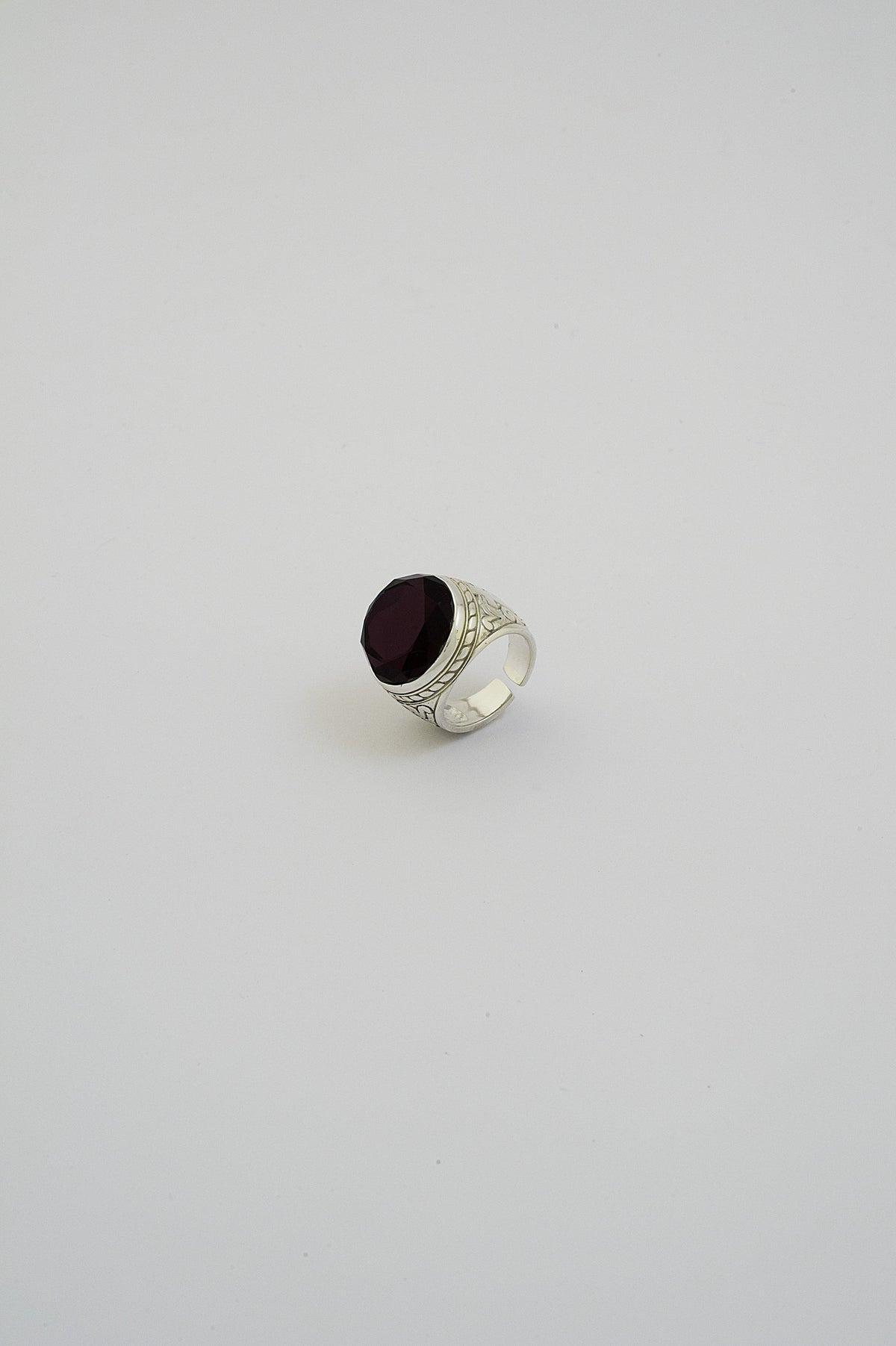 Anello con pietra - luxdei.it